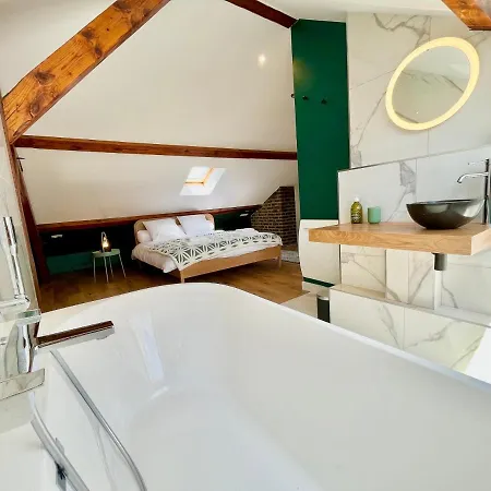 Cardinal Centre Apartment